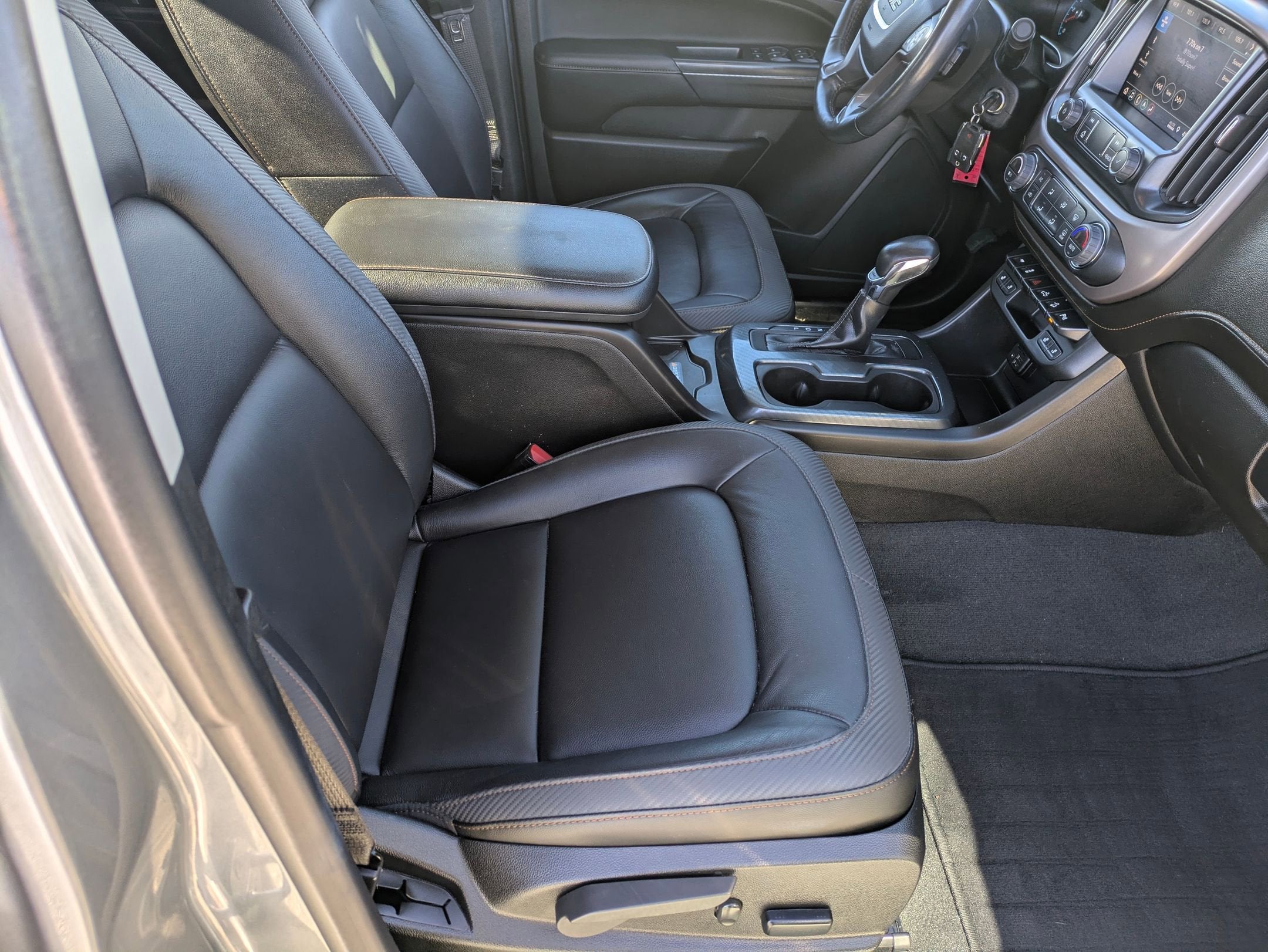 2022 GMC Canyon 4WD AT4 w/Leather